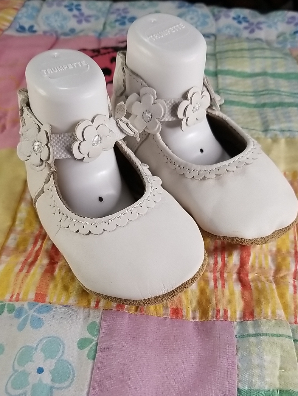 Robeez Pediatrician recommended Leather Mary Jane W/flowered Strap 6-12 Months
